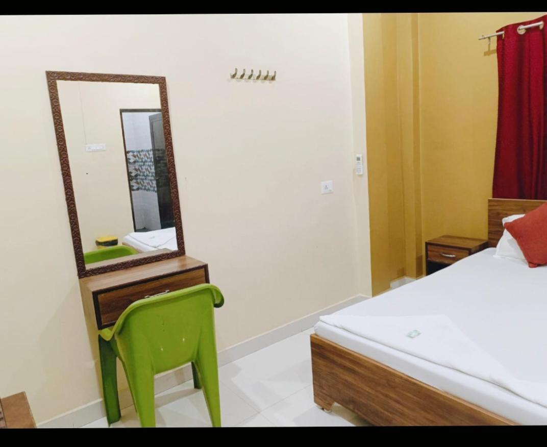 Lotus Paying Guest House Varanasi Exterior photo