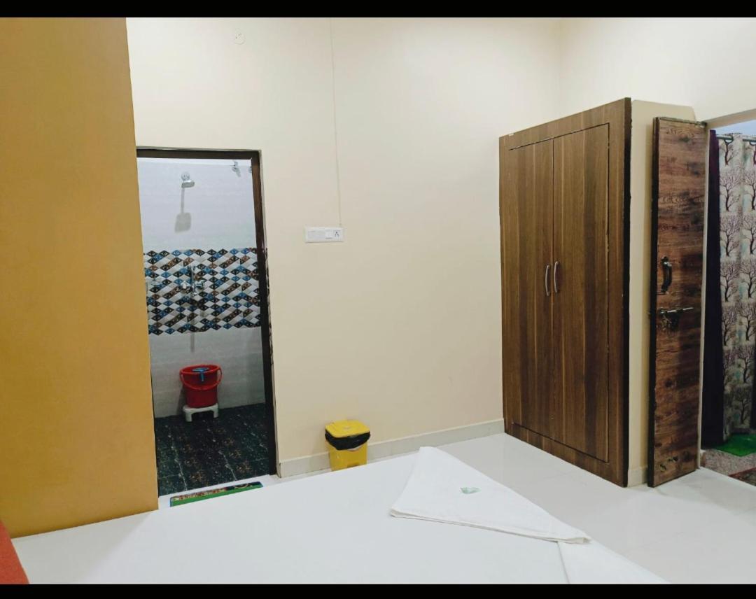 Lotus Paying Guest House Varanasi Exterior photo